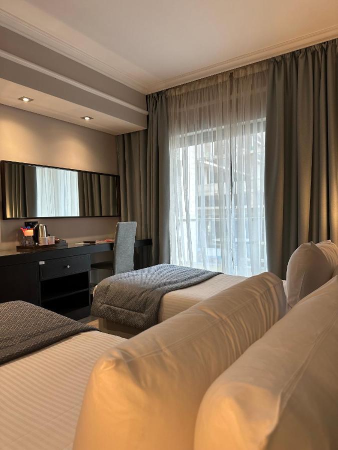 Ramada By Wyndham Downtown Beirut Hotel Exterior photo