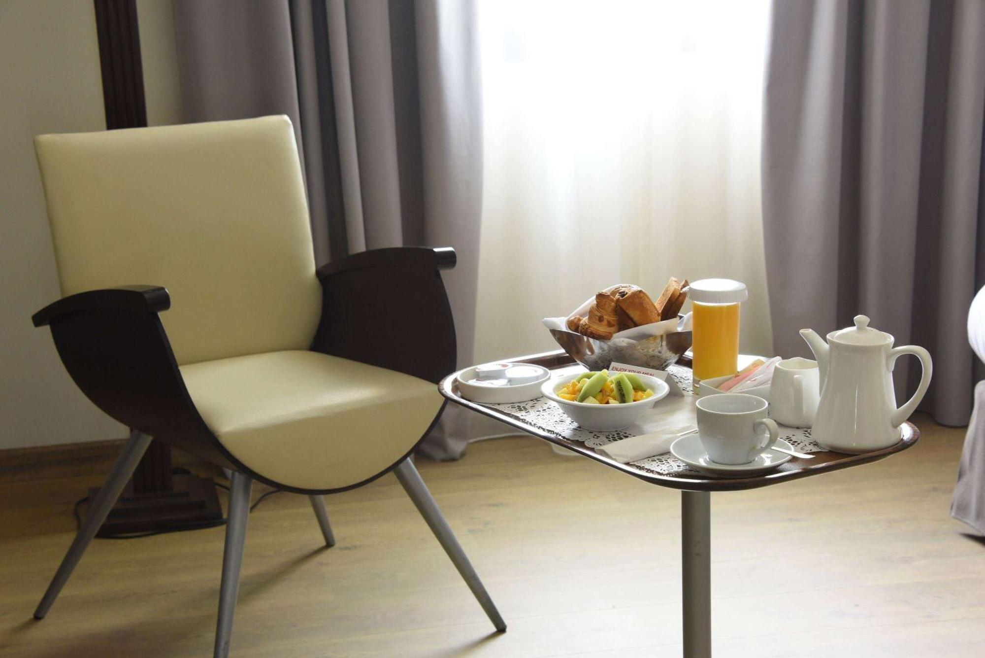 Ramada By Wyndham Downtown Beirut Hotel Exterior photo