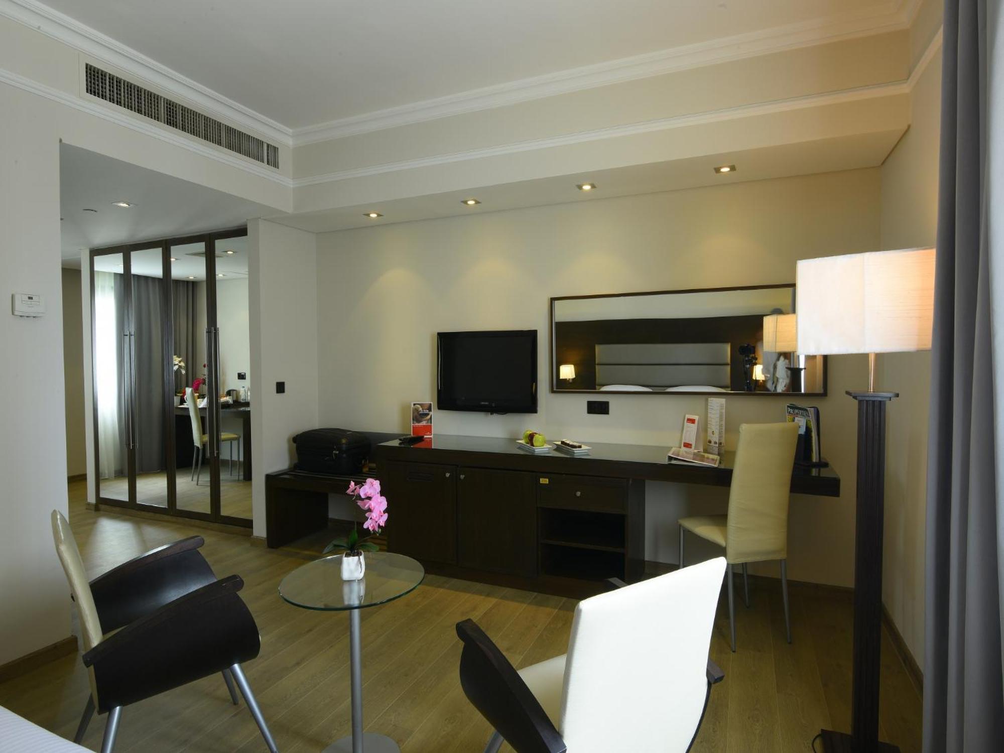 Ramada By Wyndham Downtown Beirut Hotel Exterior photo